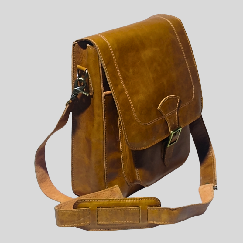 Morral clásico cuero vista lateral correas ajustables