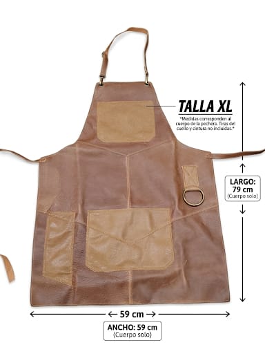 Cliente de Plan V usando su pechera de cuero en el asado
