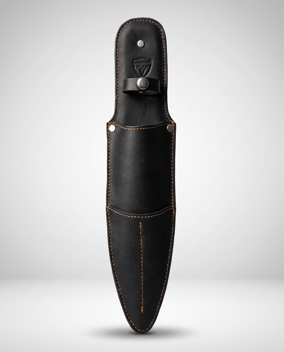 Funda de cuchillo de cuero negro con costuras cognac, hecha a mano por Plan V