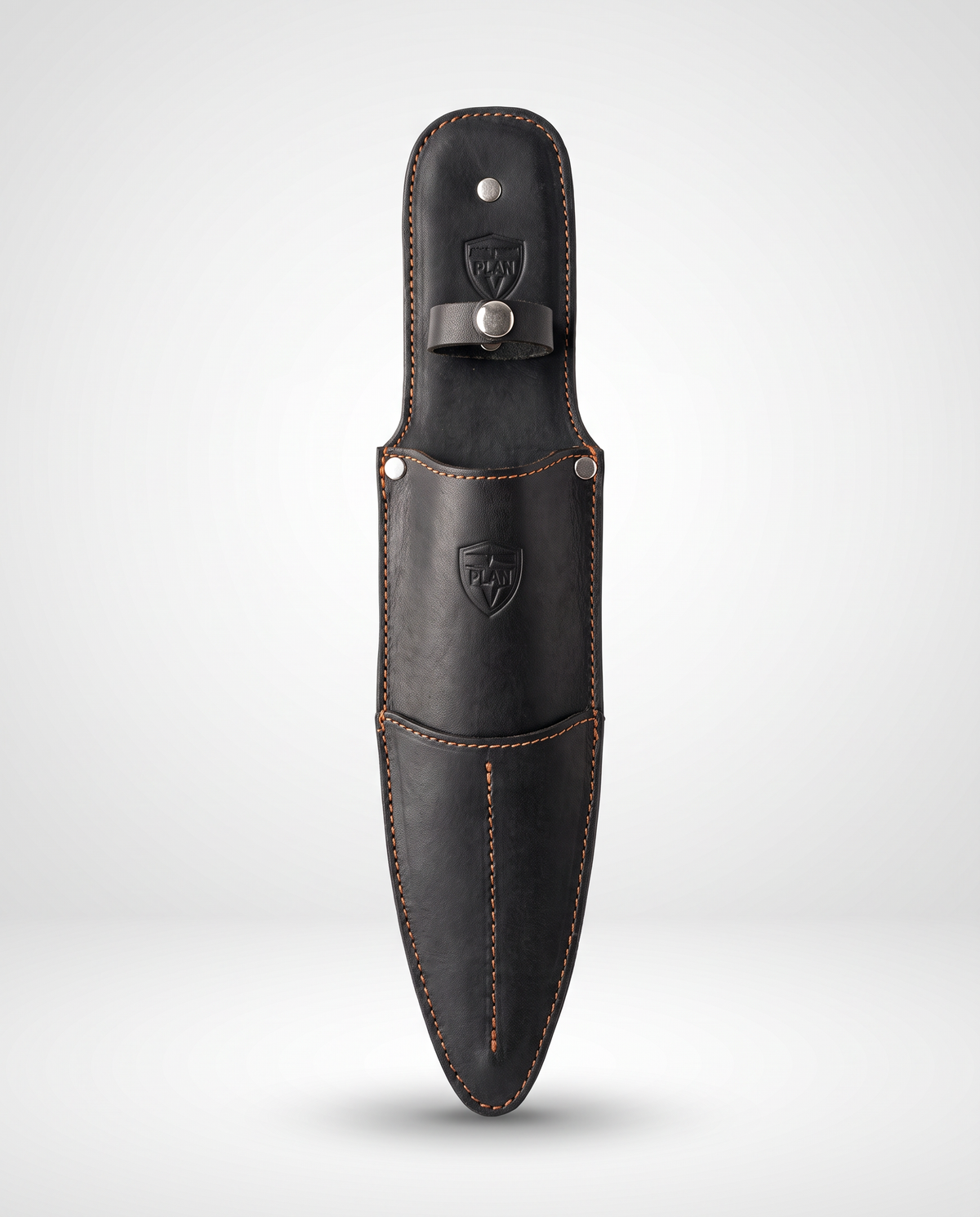 Funda de cuchillo de cuero color café moro, hecha a mano por Plan V